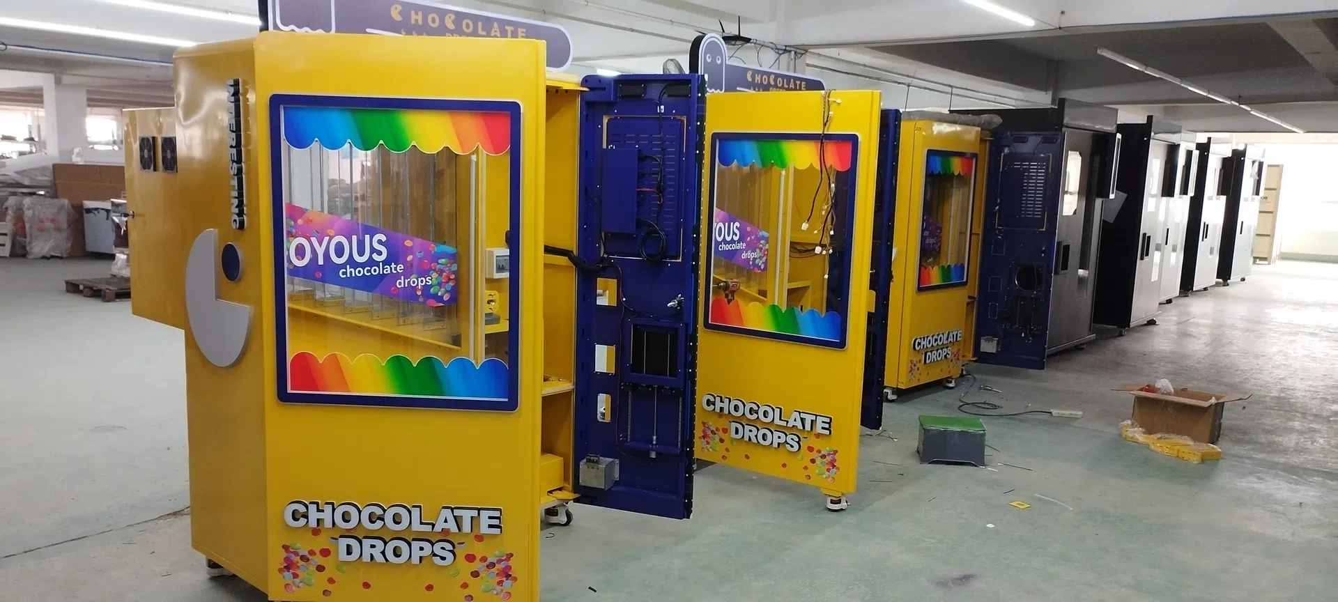 Touch Screen Interactive Chocolate Candy Beans Vending Machine for Mall