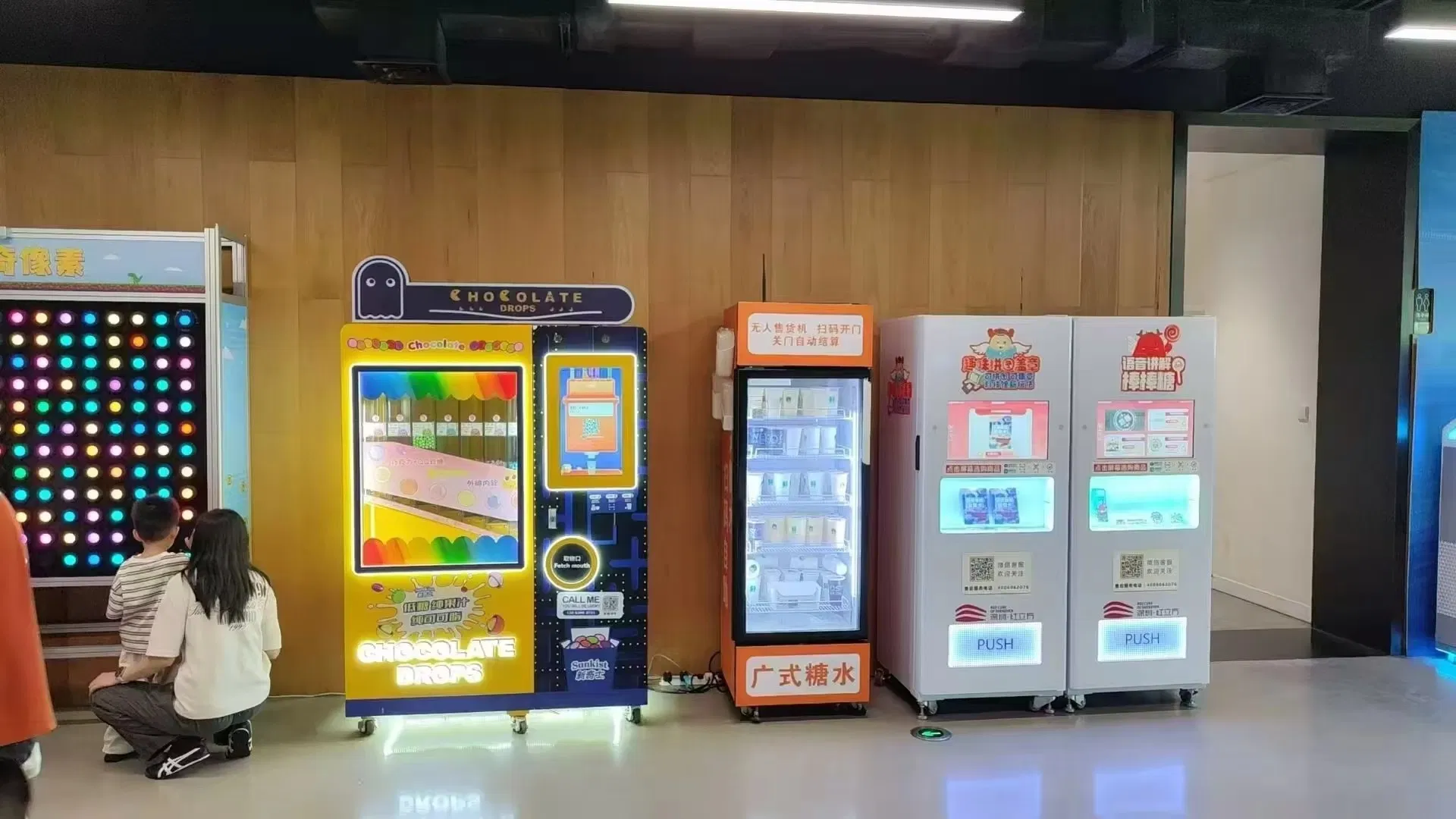Touch Screen Interactive Chocolate Candy Beans Vending Machine for Mall