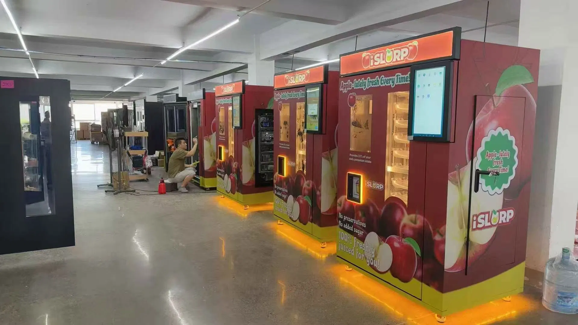 Eco-Friendly Wall Mounted Advanced Water Proof Pear Juice Vending Machine