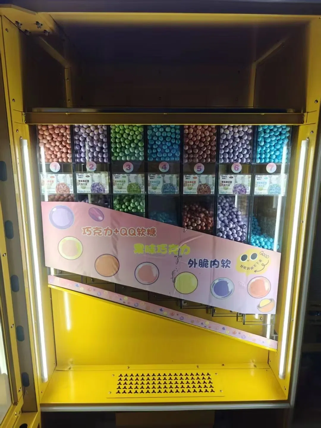 Touch Screen Interactive Chocolate Candy Beans Vending Machine for Mall